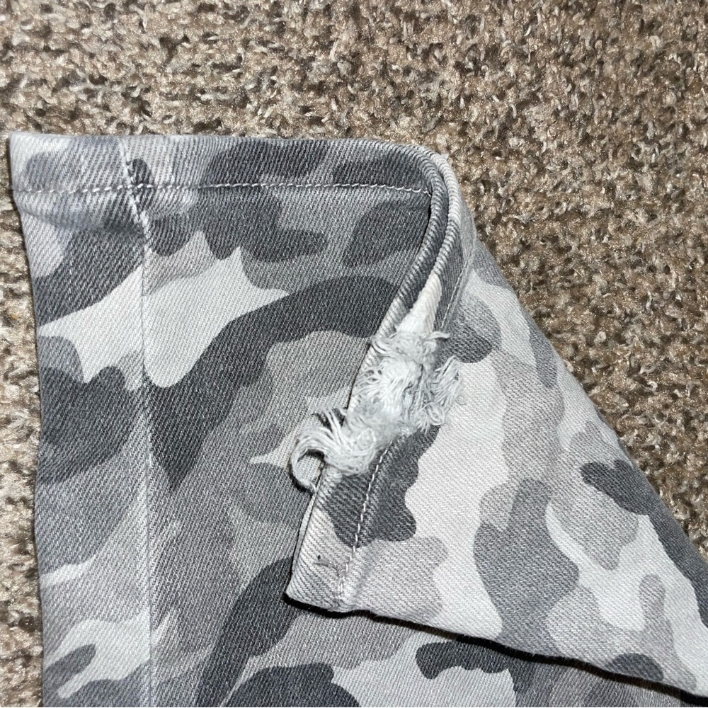 Hidden Gray Camouflage Cargo Pants - Picture 5 of 8